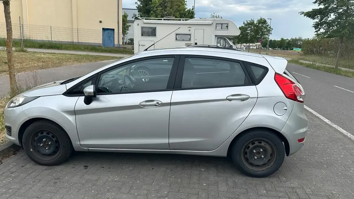 Gebraucht Ford Fiesta 100 PS (73 kW) 2014 Grau Kleinwagen