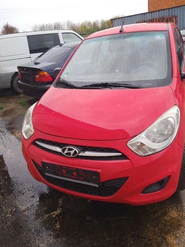 Electric red Gebraucht 2011 Hyundai i10 Edition Kleinwagen | 1.800 € (Fairer Preis) - Bild 1/4
