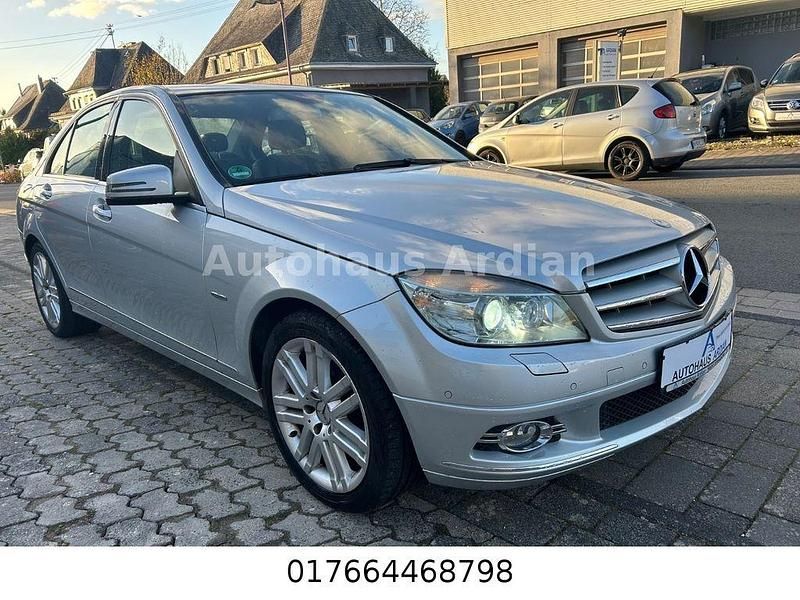 Silber Gebraucht 2009 Mercedes C250 Limousine | 10.399 € (Fairer Preis) - Bild 1/4