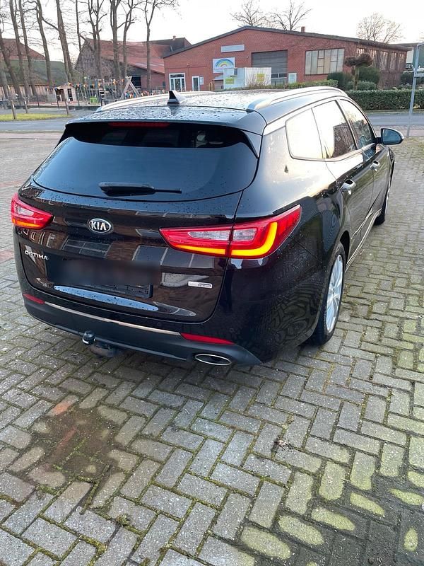 Gebraucht Kia Optima 141 PS (103 kW) 2017 Schwarz Kombi