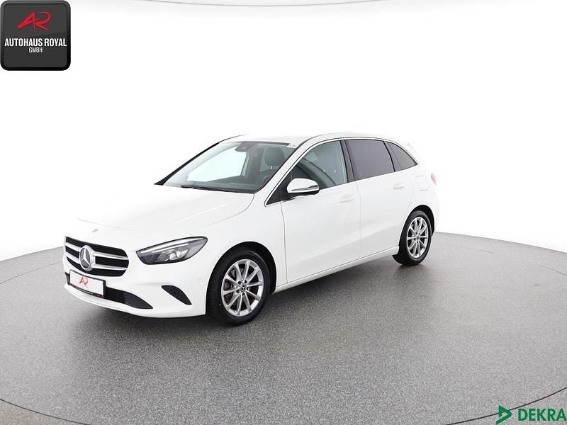 Weiß Gebraucht 2019 Mercedes B200 Progressive Van / Kleinbus | 18.880 € (Superpreis) - Bild 1/4