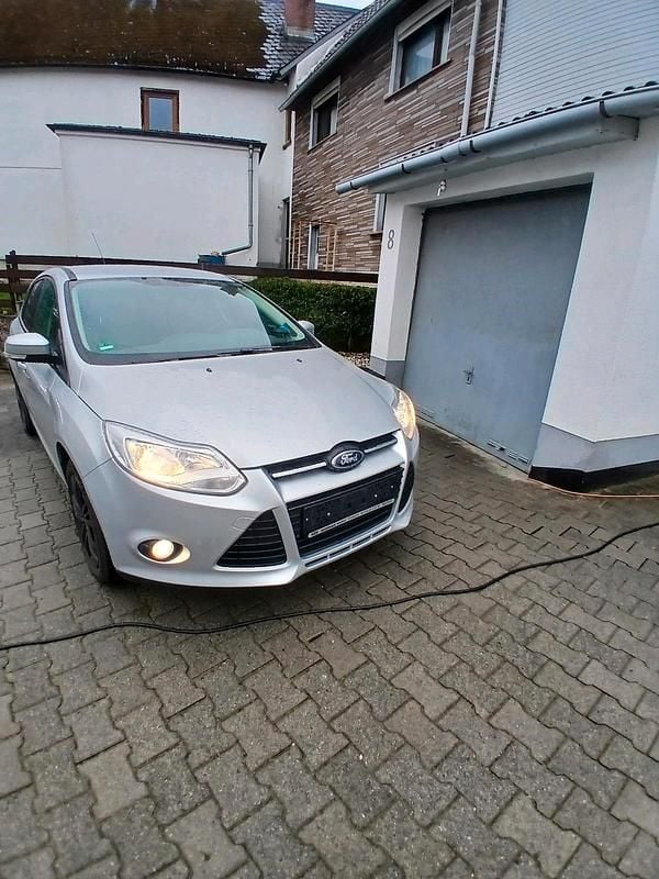 Gebraucht Ford Focus 125 PS (91 kW) 2011 Silber Limousine