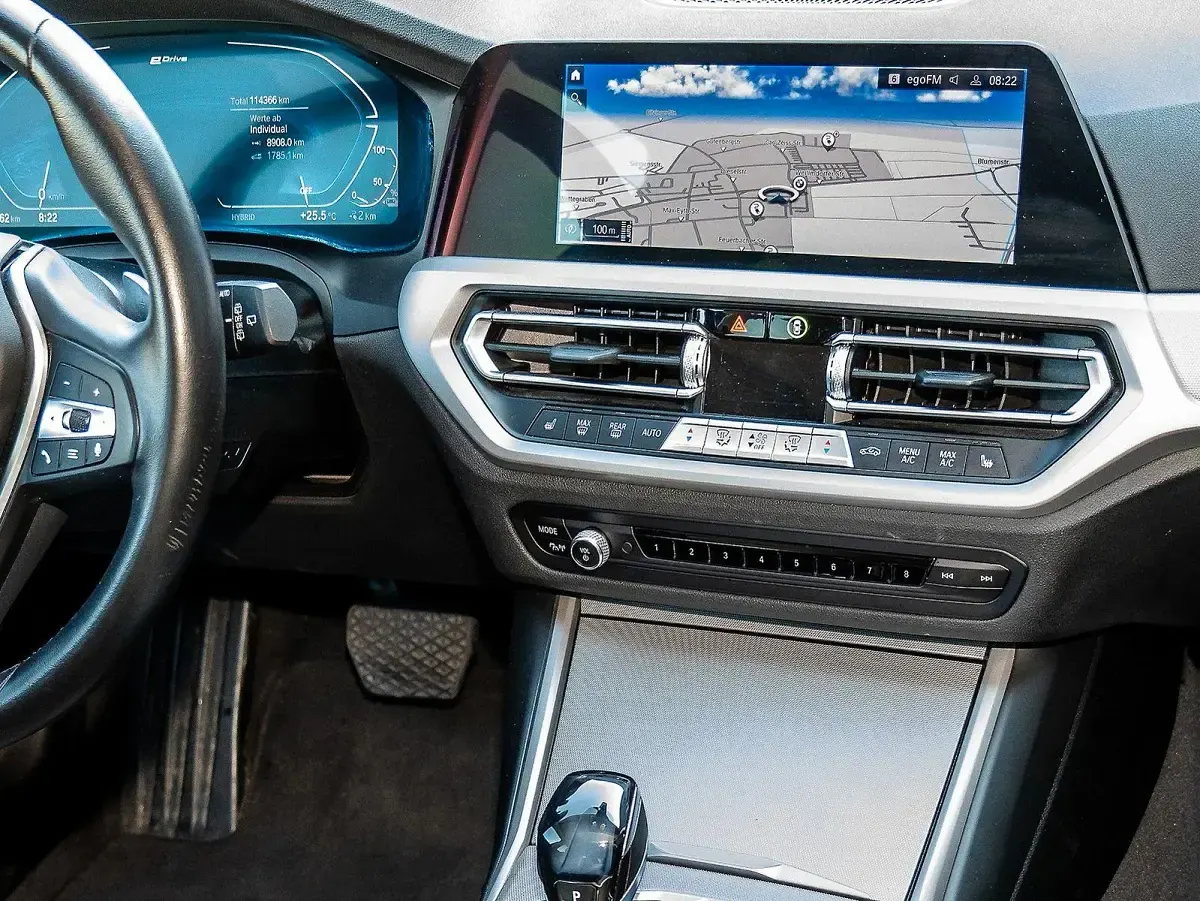 Gebraucht BMW 330e Advantage 292 PS (214 kW) 2021 Weiß Kombi