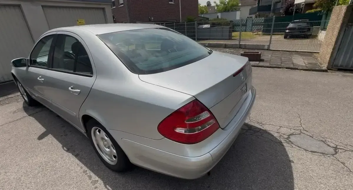 Gebraucht Mercedes E240 Elegance 2002 Silber Limousine