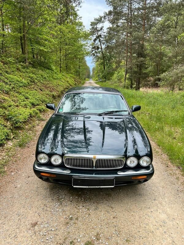 Grün Gebraucht 1998 Jaguar XJ Classic Limousine | 4.899 € - Bild 1/4