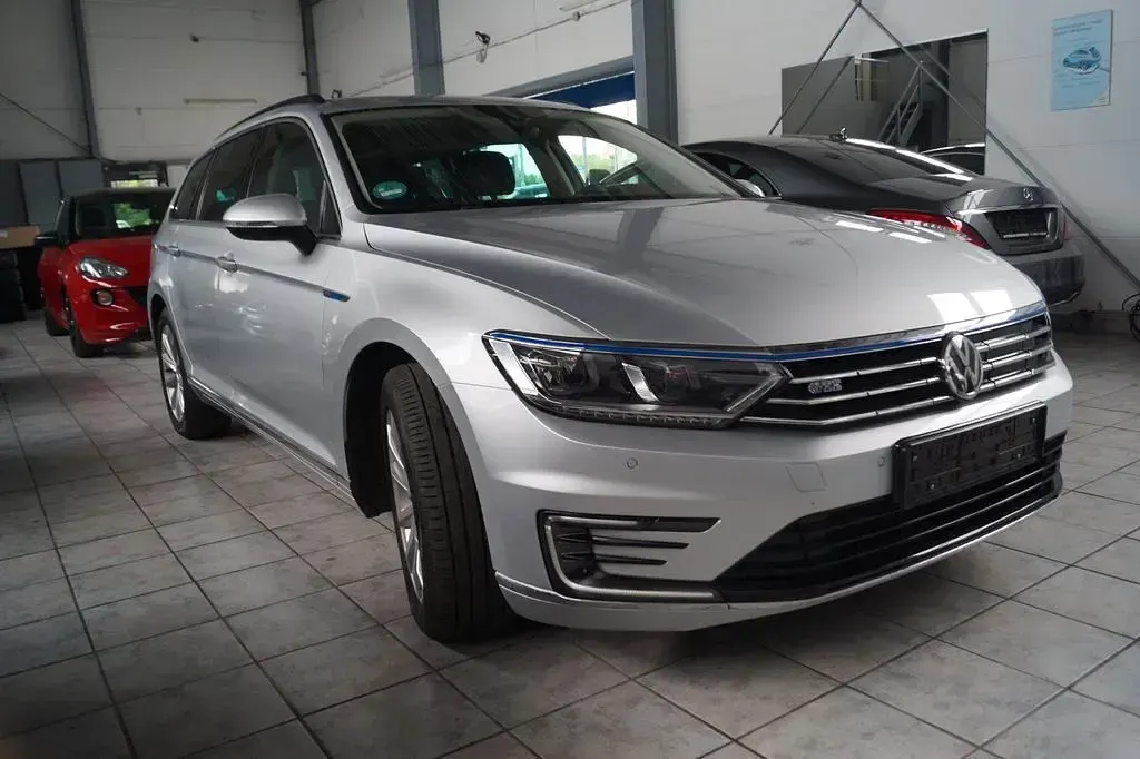 Gebraucht VW Passat Highline 156 PS (114 kW) 2018 Silber Kombi