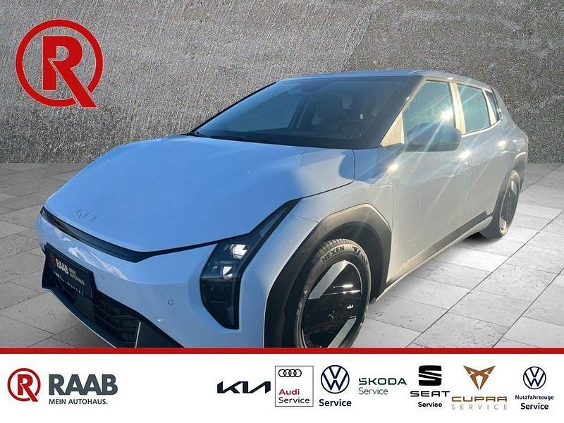 Weiss Neu 2025 Kia EV4 Air Limousine | 33.895 € (Superpreis) - Bild 1/4