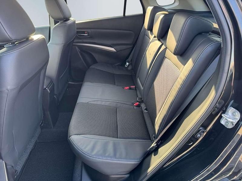 Neu Suzuki SX4 Comfort+ 116 PS (85 kW) 2025 Schwarz SUV