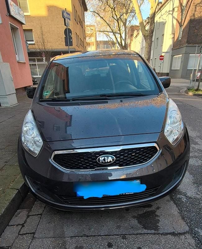 Grau Gebraucht 2014 Kia Venga Spirit Kleinwagen | 9.299 € (Fairer Preis) - Bild 1/4