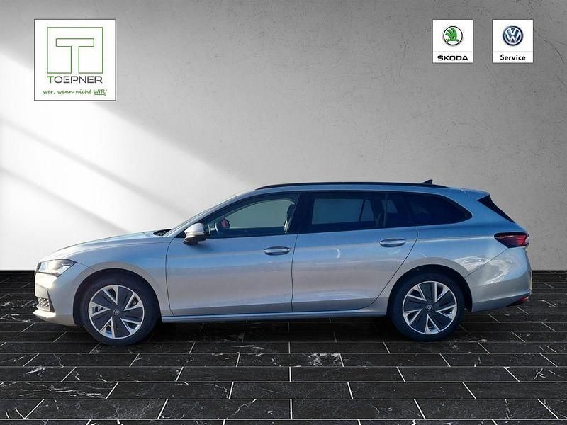 Neu Skoda Superb Selection 193 PS (141 kW) 2025 Aluminium silber metallic Kombi