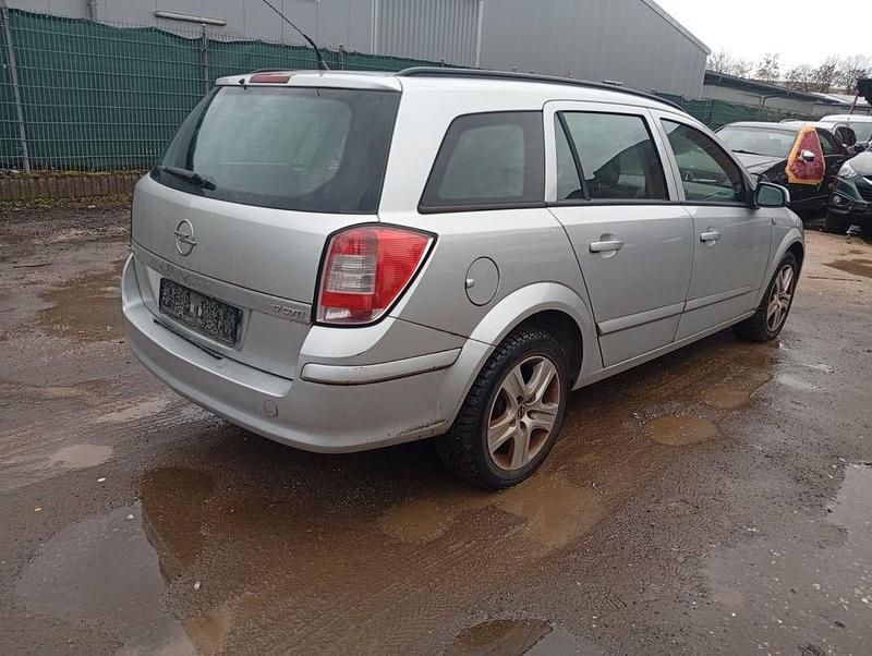 Gebraucht Opel Astra Edition 110 PS (80 kW) 2008 Silber Limousine
