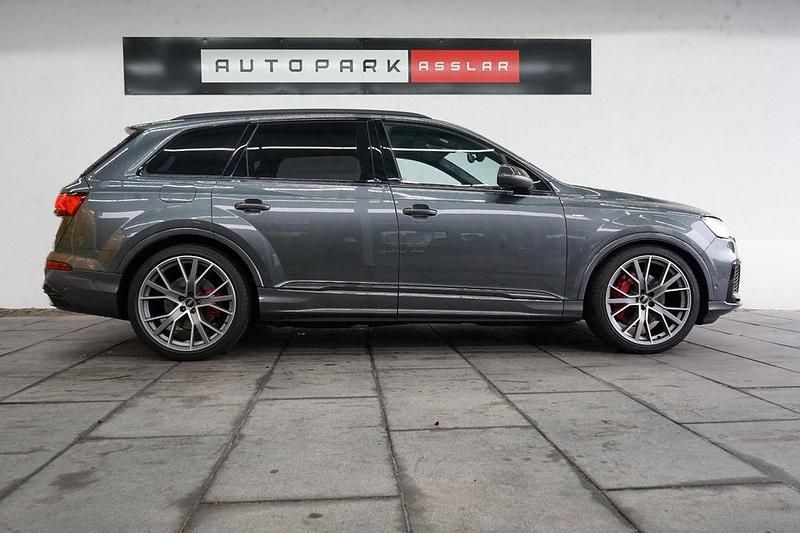 Grau Gebraucht 2022 Audi Q7 Competition SUV | 49.880 € (Fairer Preis) - Bild 1/4