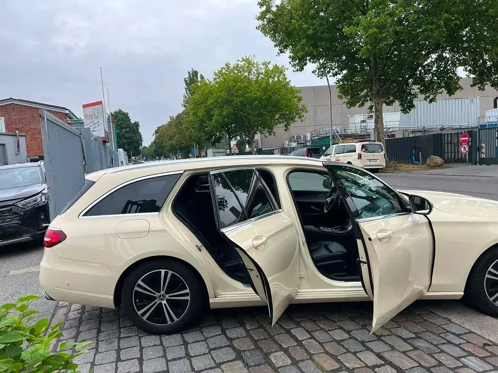 Gebraucht Mercedes E200 160 PS (117 kW) 2022 Beige Limousine