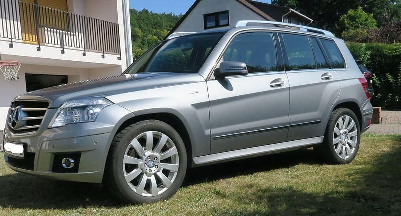 Grau Gebraucht 2011 Mercedes GLK220 SUV | 17.250 € (Fairer Preis) - Bild 1/4