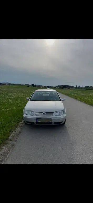 Gebraucht VW Bora Basis 101 PS (74 kW) 1999 Silber Limousine