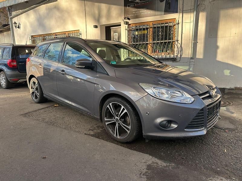 Gebraucht Ford Focus Titanium 116 PS (85 kW) 2012 Grau Kombi