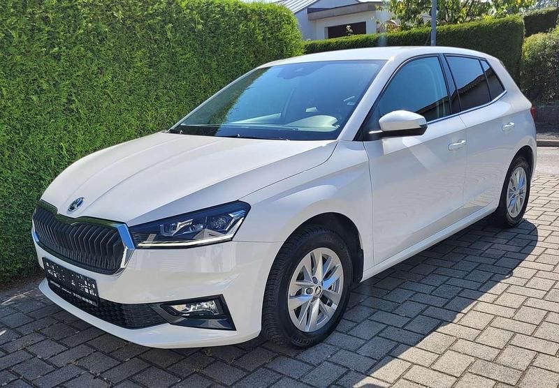 Candyweiss Gebraucht 2024 Skoda Fabia Style Kleinwagen | 19.199 € (Superpreis) - Bild 1/4