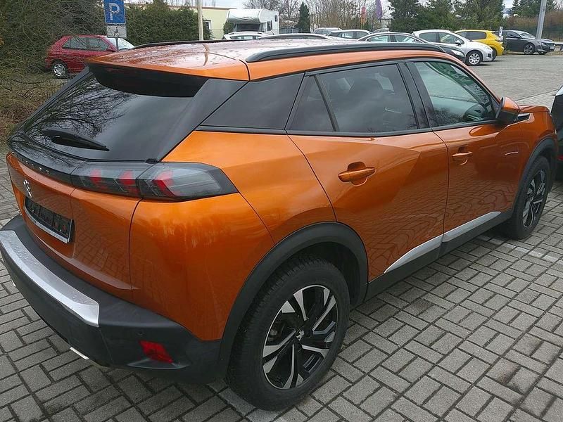 Gebraucht Peugeot 2008 Allure 131 PS (96 kW) 2021 Orange fusion SUV