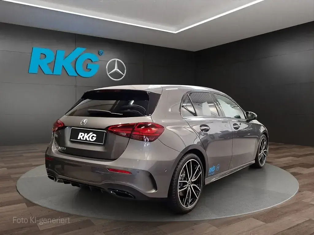 Gebraucht Mercedes A200 AMG 164 PS (120 kW) 2026 Grau Limousine