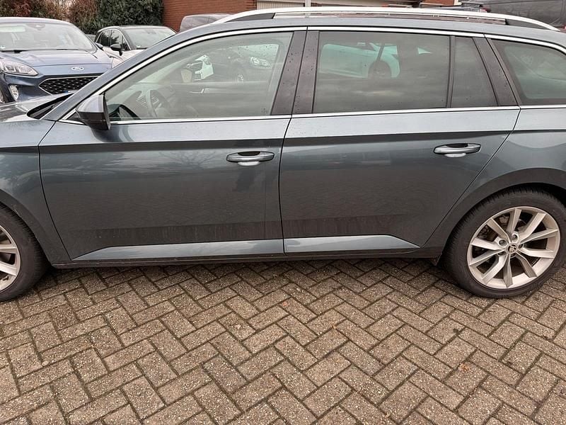 Gebraucht Skoda Superb 150 PS (110 kW) 2019 Grün Kombi