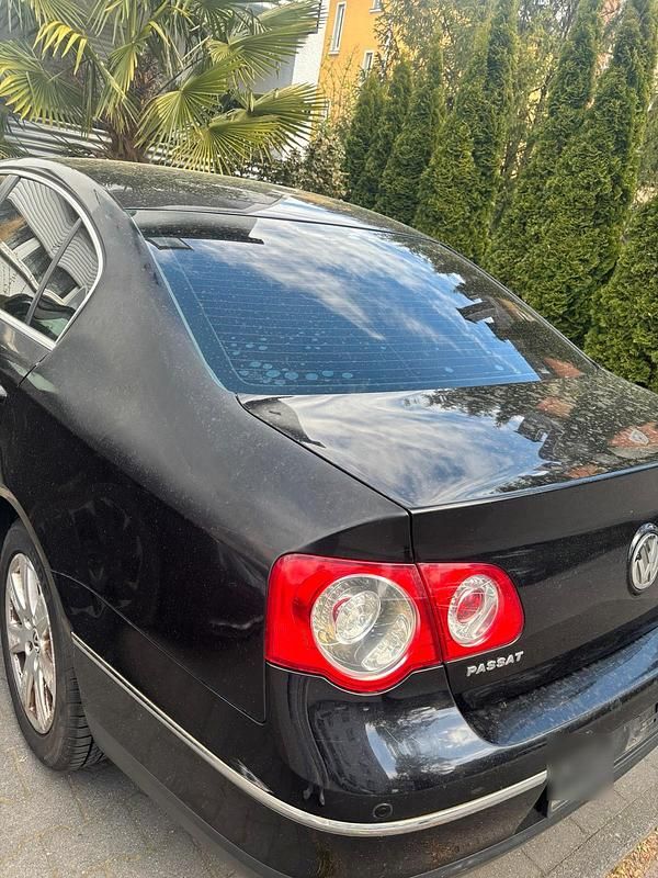Second-hand VW Passat 116 CP (85 kW) 2008 Negru Berlinǎ