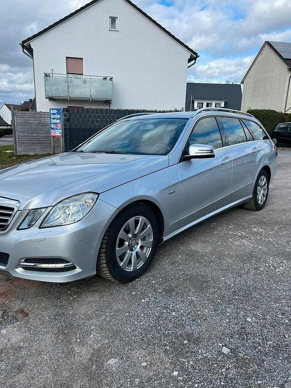 Gebraucht Mercedes E220 Avantgarde 170 PS (125 kW) 2011 Silber Kombi