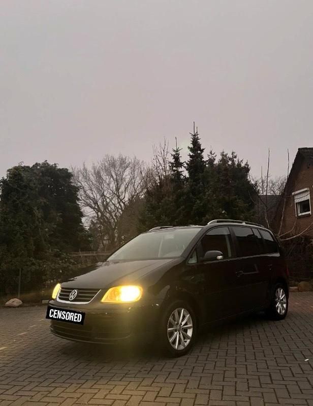Schwarz Gebraucht 2006 VW Touran Van / Kleinbus | 3.100 € (Etwas zu teuer) - Bild 1/4