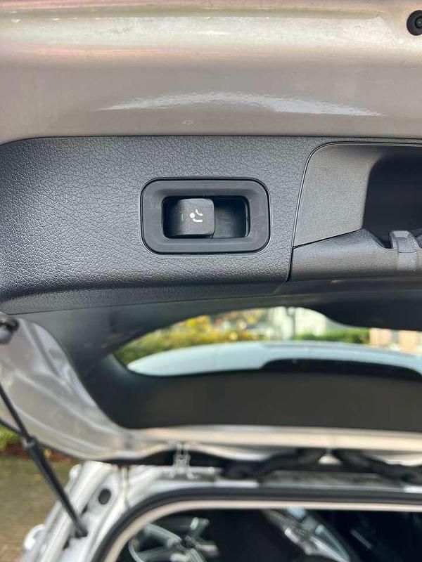 Grau Gebraucht 2023 Mercedes GLB200 SUV | 34.500 € (Superpreis) - Bild 1/4