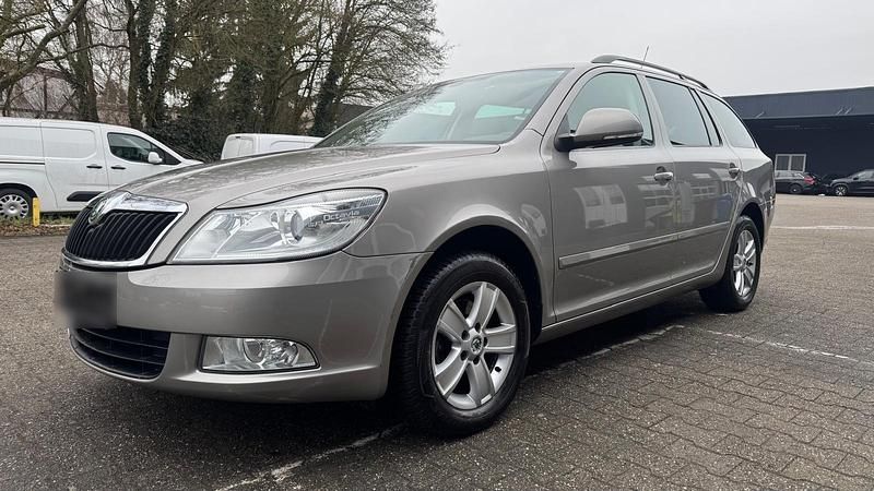 Gebraucht Skoda Octavia 105 PS (77 kW) 2010 Grau Kombi
