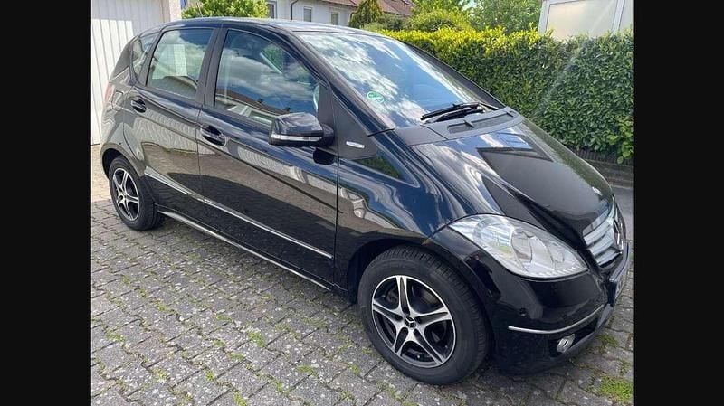 Schwarz Gebraucht 2010 Mercedes A180 Avantgarde Limousine | 2.450 € (Superpreis) - Bild 1/4