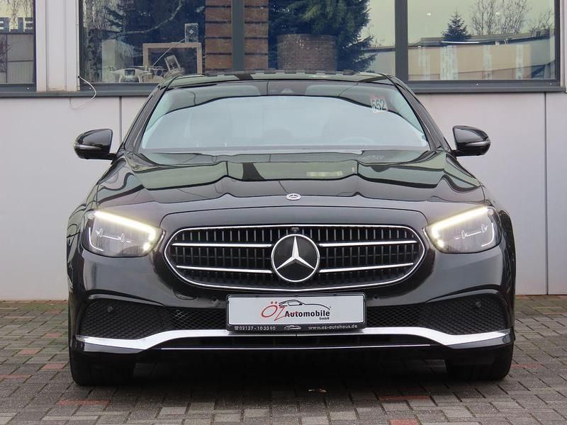 Gebraucht Mercedes E220 Avantgarde 200 PS (147 kW) 2023 Schwarz Limousine