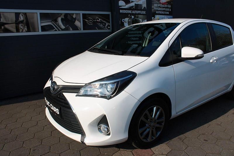 Gebraucht Toyota Yaris Comfort 69 PS (50 kW) 2016 Weiß Kleinwagen