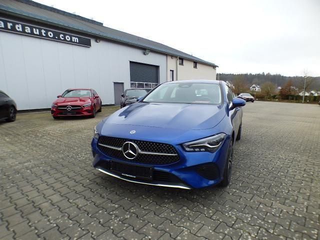 Gebraucht Mercedes CLA180 Shooting Brake Advanced 136 PS (100 kW) 2023 970 spektralblau Kombi