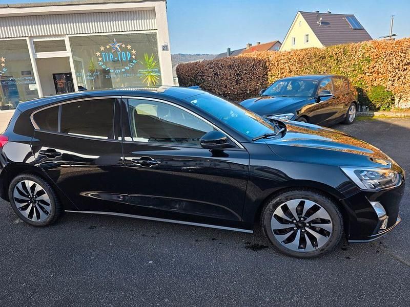 Gebraucht Ford Focus Cool & Connect 101 PS (74 kW) 2018 Schwarz Limousine