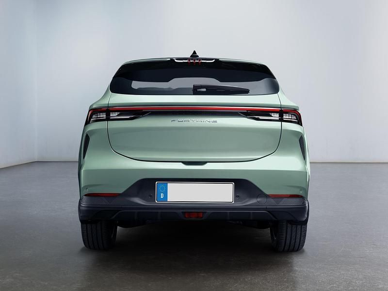Neu Forthing T5 163 PS (119 kW) 2025 Schwarz metallic SUV
