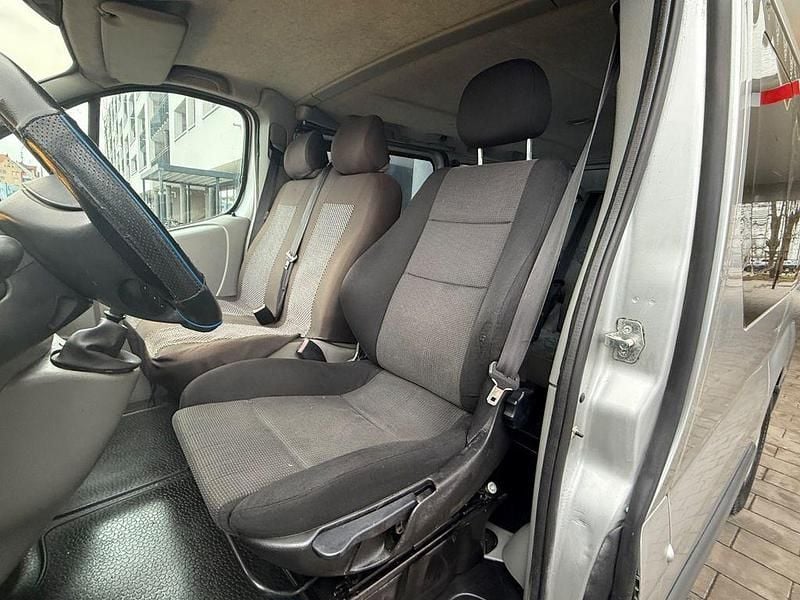 Gebraucht Opel Vivaro 101 PS (74 kW) 2002 Silber Van / Kleinbus