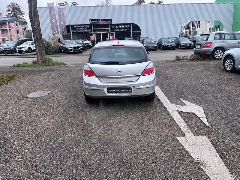 Gebraucht Opel Astra Edition 105 PS (77 kW) 2005 Silber Limousine