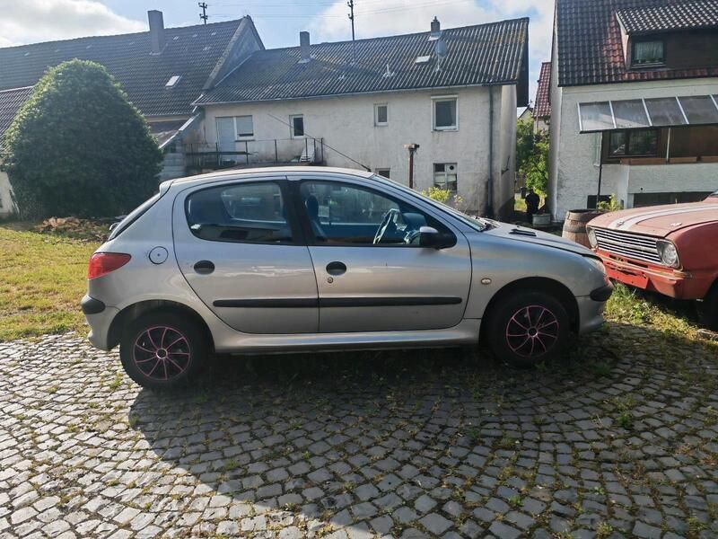 Silber Gebraucht 1999 Peugeot 206 Kleinwagen | 500 € (Superpreis) - Bild 1/4