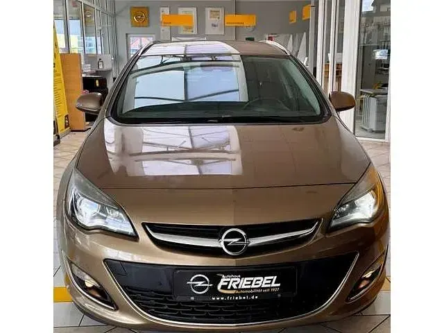 Używany Opel Astra 140 KM (102 kW) 2013 Brązowy Kombi