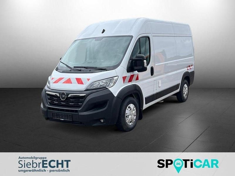 Weiß Gebraucht 2023 Opel Movano Edition Van | 27.970 € (Etwas zu teuer) - Bild 1/4