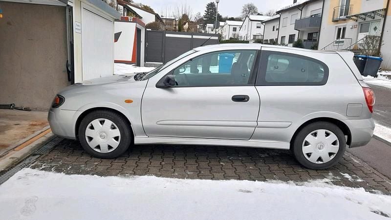 Silber Gebraucht 2003 Nissan Almera Kleinwagen | 1.500 € (Fairer Preis) - Bild 1/4