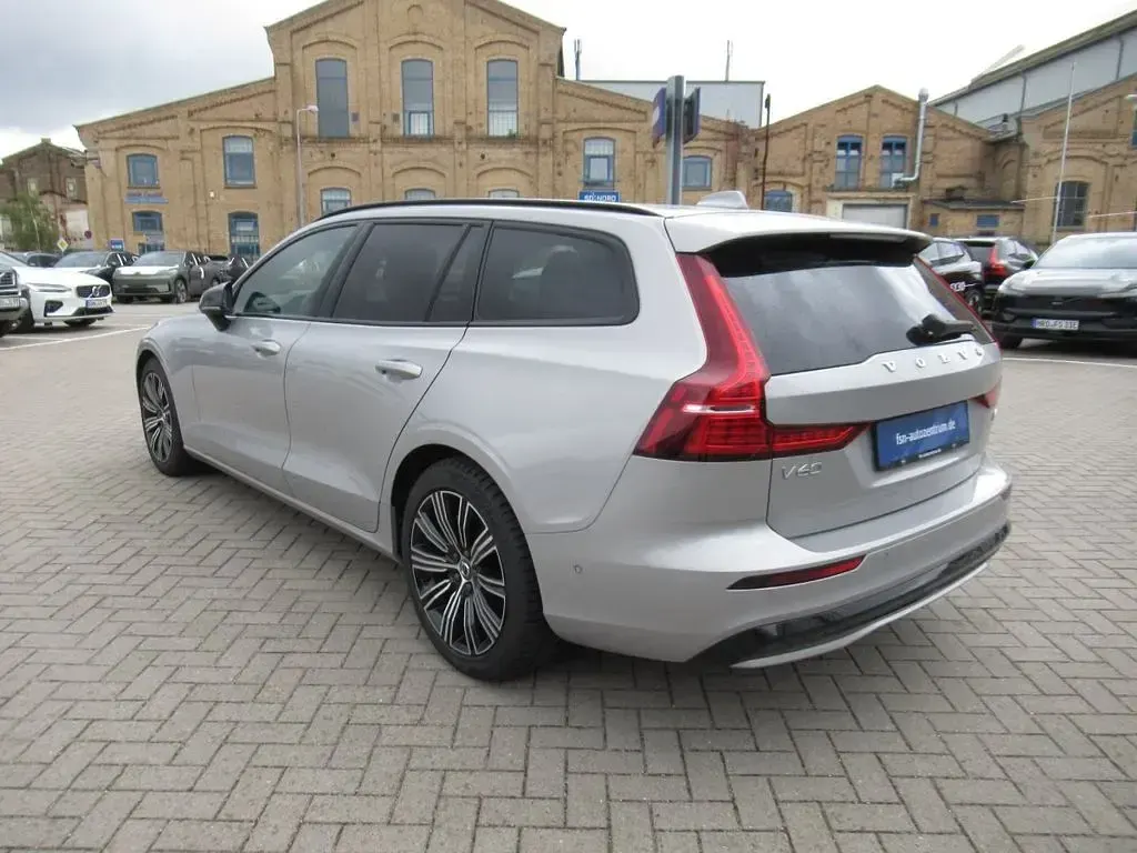 Gebraucht Volvo V60 Plus 197 PS (144 kW) 2025 Silver dawn Kombi