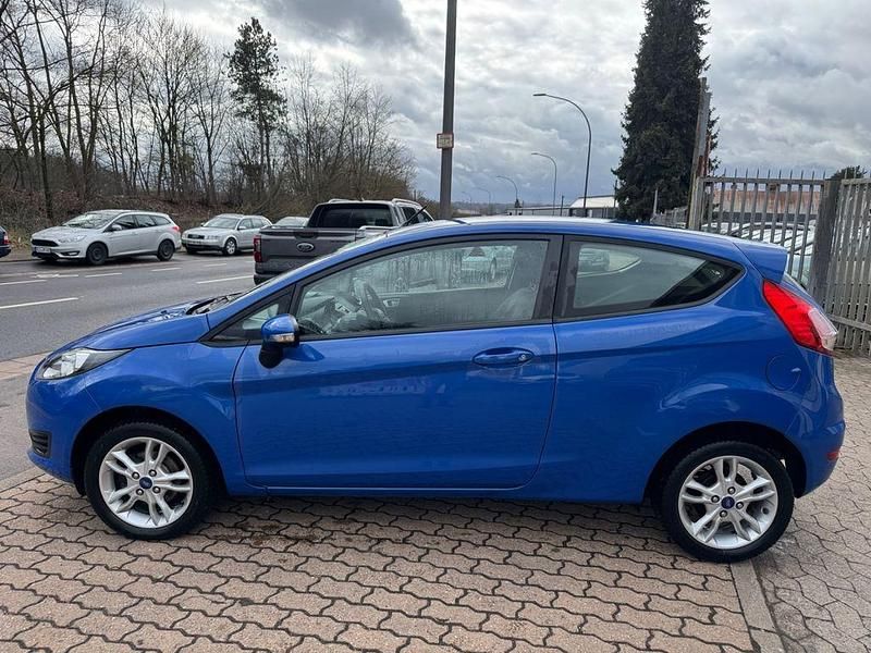 Gebraucht Ford Fiesta Trend 82 PS (60 kW) 2013 Blau Kleinwagen