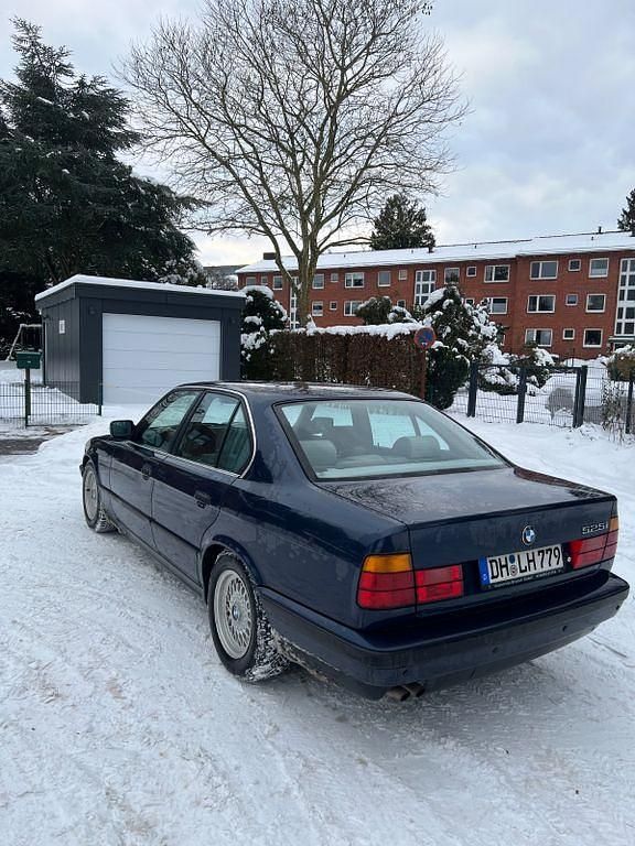 Gebraucht BMW 525 261 PS (191 kW) 1990 Blau Limousine