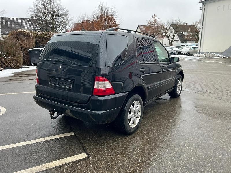 Gebraucht Mercedes ML270 163 PS (119 kW) 2002 Schwarz SUV