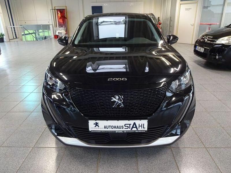 Gebraucht Peugeot e-2008 Active 100 kW (136 PS) 2021 Schwarz SUV
