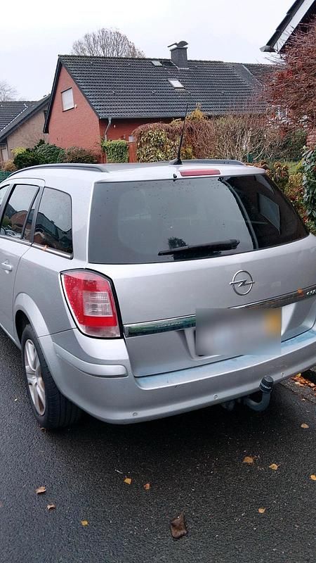 Gebraucht Opel Astra 125 PS (91 kW) 2010 Silber Kombi
