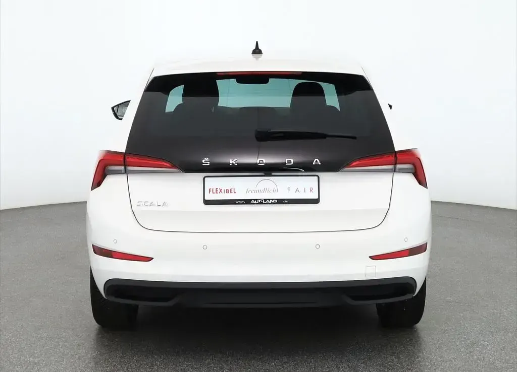 Gebraucht Skoda Scala 110 PS (80 kW) 2021 Weiss Kleinwagen