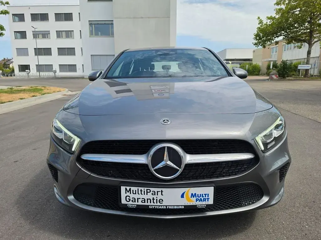 Gebraucht Mercedes A200 163 PS (119 kW) 2020 Grau Limousine