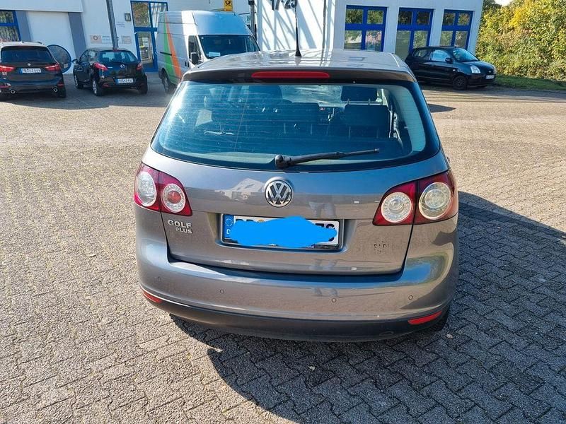 Grau Gebraucht 2006 VW Golf Plus Goal Van / Kleinbus | 2.600 € (Fairer Preis) - Bild 1/4
